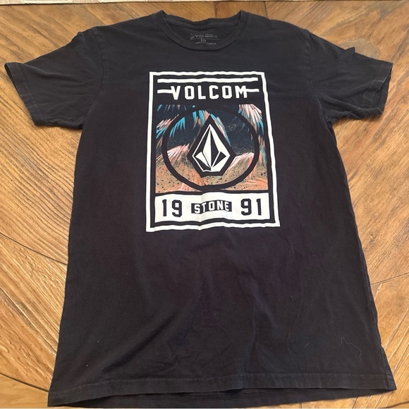 Volcom - Picture 1 of 4